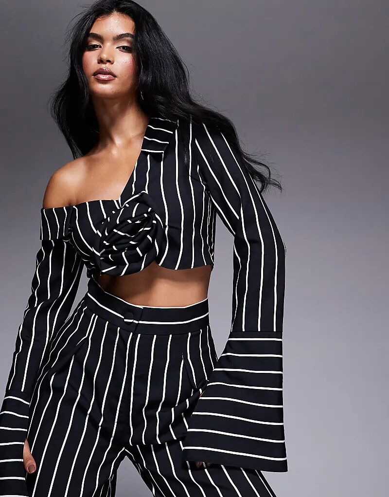 Укороченная рубашка ASOS LUXE в полоску с открытыми плечами в черно-белом цвете
Укороченная рубашка ASOS LUXE в полоску с открытыми плечами в черно-белом цвете