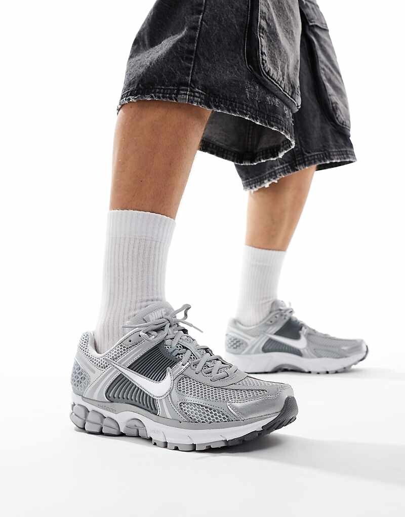 Nike — Air Zoom Vomero 5 — серые кроссовки, Серый, Nike — Air Zoom Vomero 5 — серые кроссовки
Nike — Air Zoom Vomero 5 — серые кроссовки, Серый, Nike — Air Zoom Vomero 5 — серые кроссовки