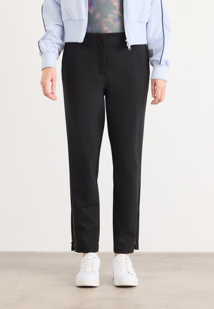 Брюки Marc Cain Trousers, Black
Брюки Marc Cain Trousers, Black