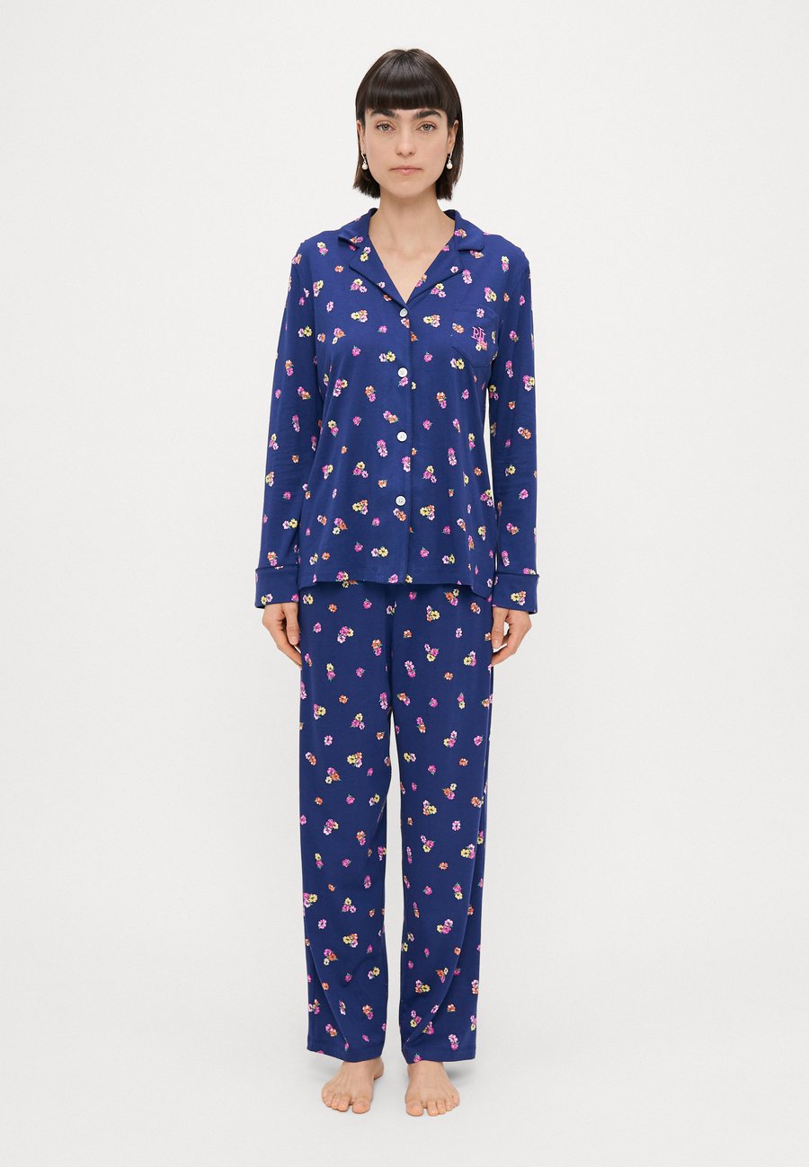 Пижамный комплект Lauren Ralph Lauren NOTCH COLLAR PAJAMA, Navy /Dark Blue
Пижамный комплект Lauren Ralph Lauren NOTCH COLLAR PAJAMA, Navy /Dark Blue