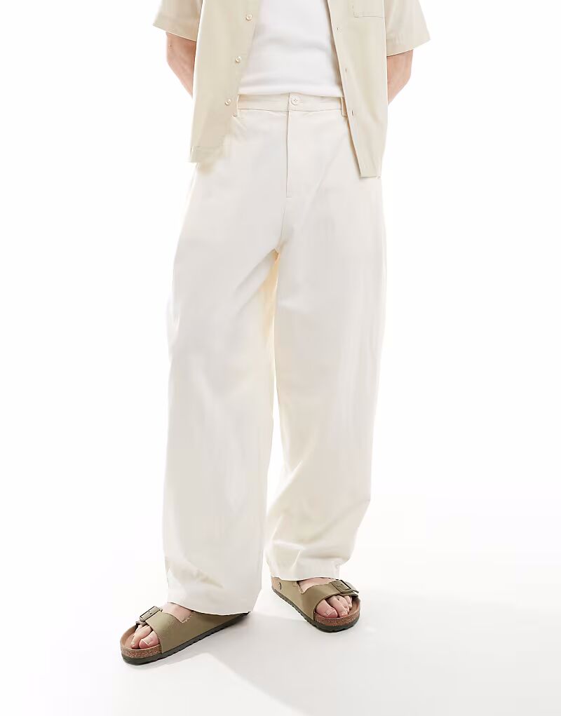 Брюки с жатым фактурным эффектом цвета кремовый Pull&Bear
Брюки с жатым фактурным эффектом цвета кремовый Pull&Bear