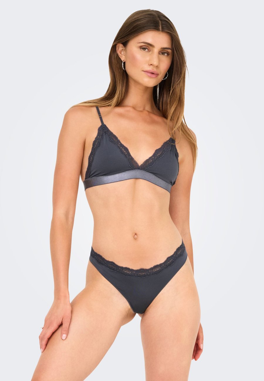 Трусы ONLY ONLVICKY 2 PACK , Periscope Pack X/Dark Purple
Трусы ONLY ONLVICKY 2 PACK , Periscope Pack X/Dark Purple