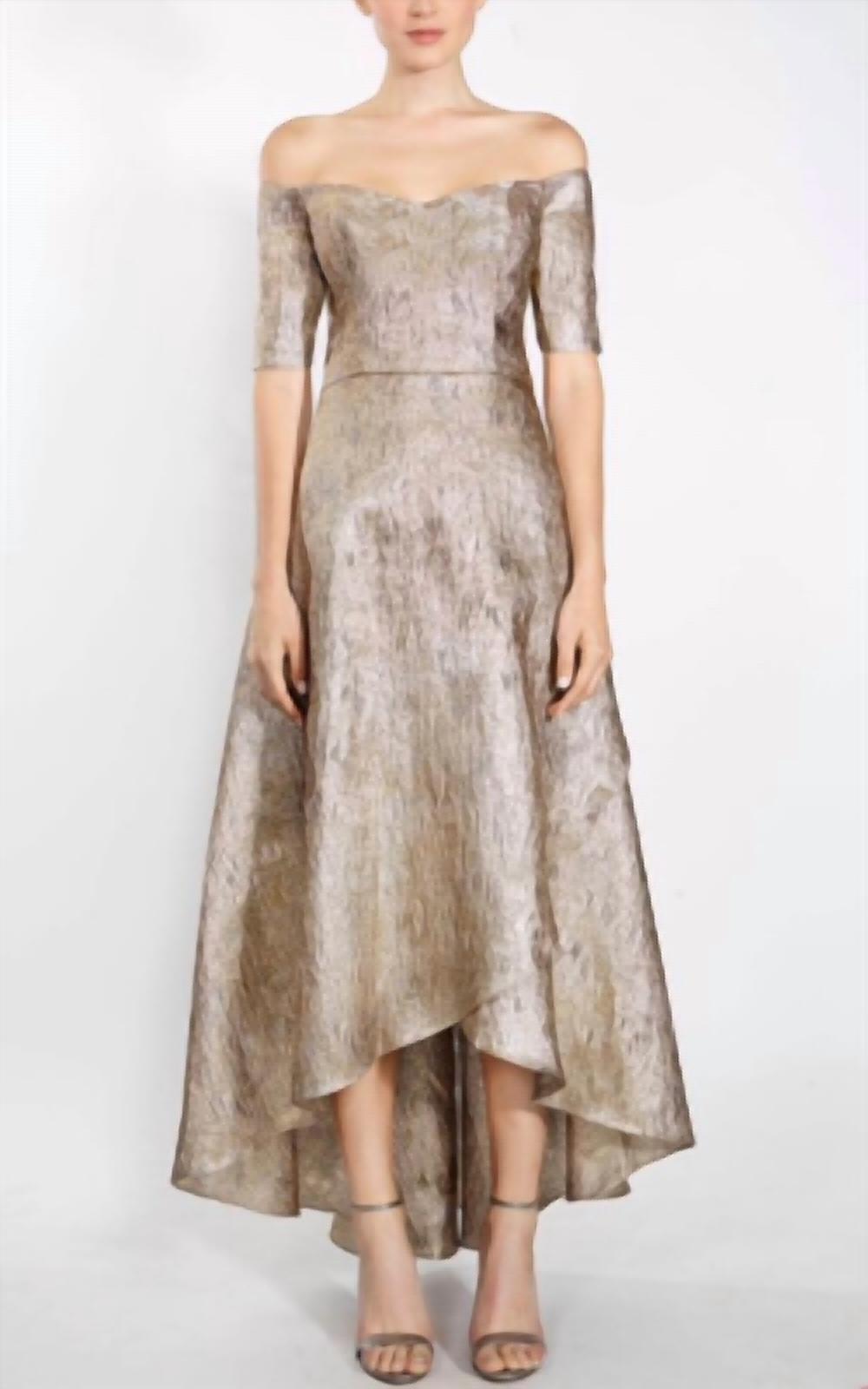 Платье Hi-Low с открытыми плечами в золотом цвете Janique
Платье Hi-Low с открытыми плечами в золотом цвете Janique