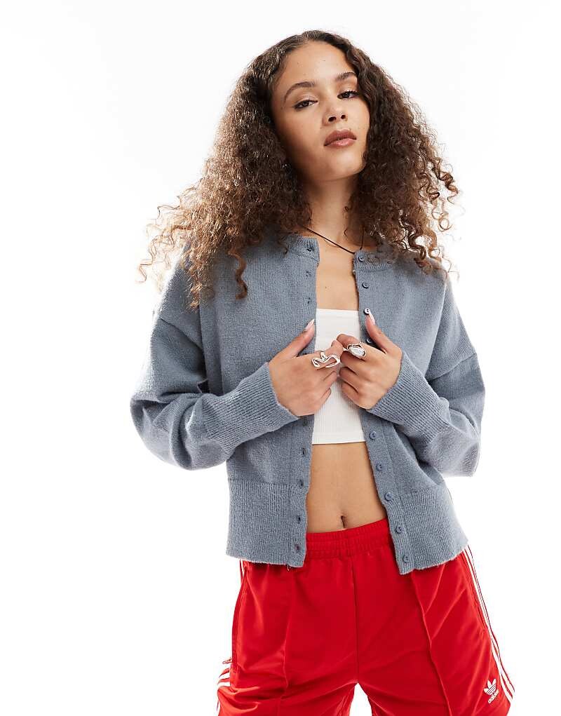 Серый школьный кардиган приталенного кроя Daisy Street
Серый школьный кардиган приталенного кроя Daisy Street