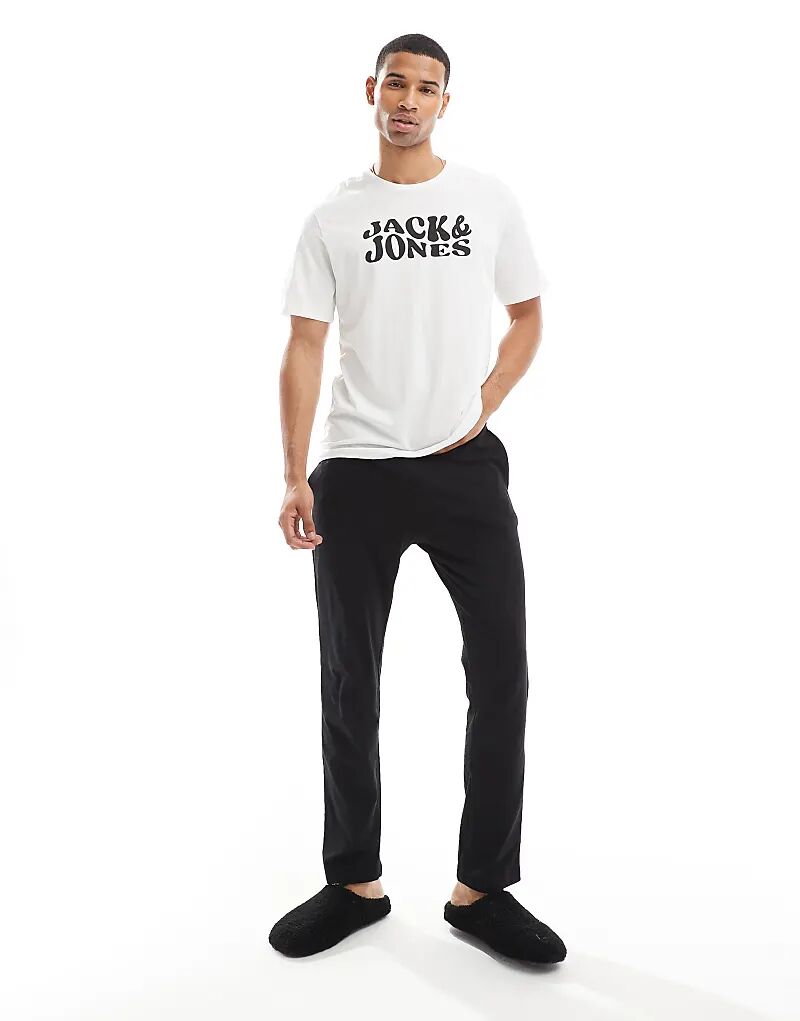 Черно-белая пижама от Jack & Jones
Черно-белая пижама от Jack & Jones