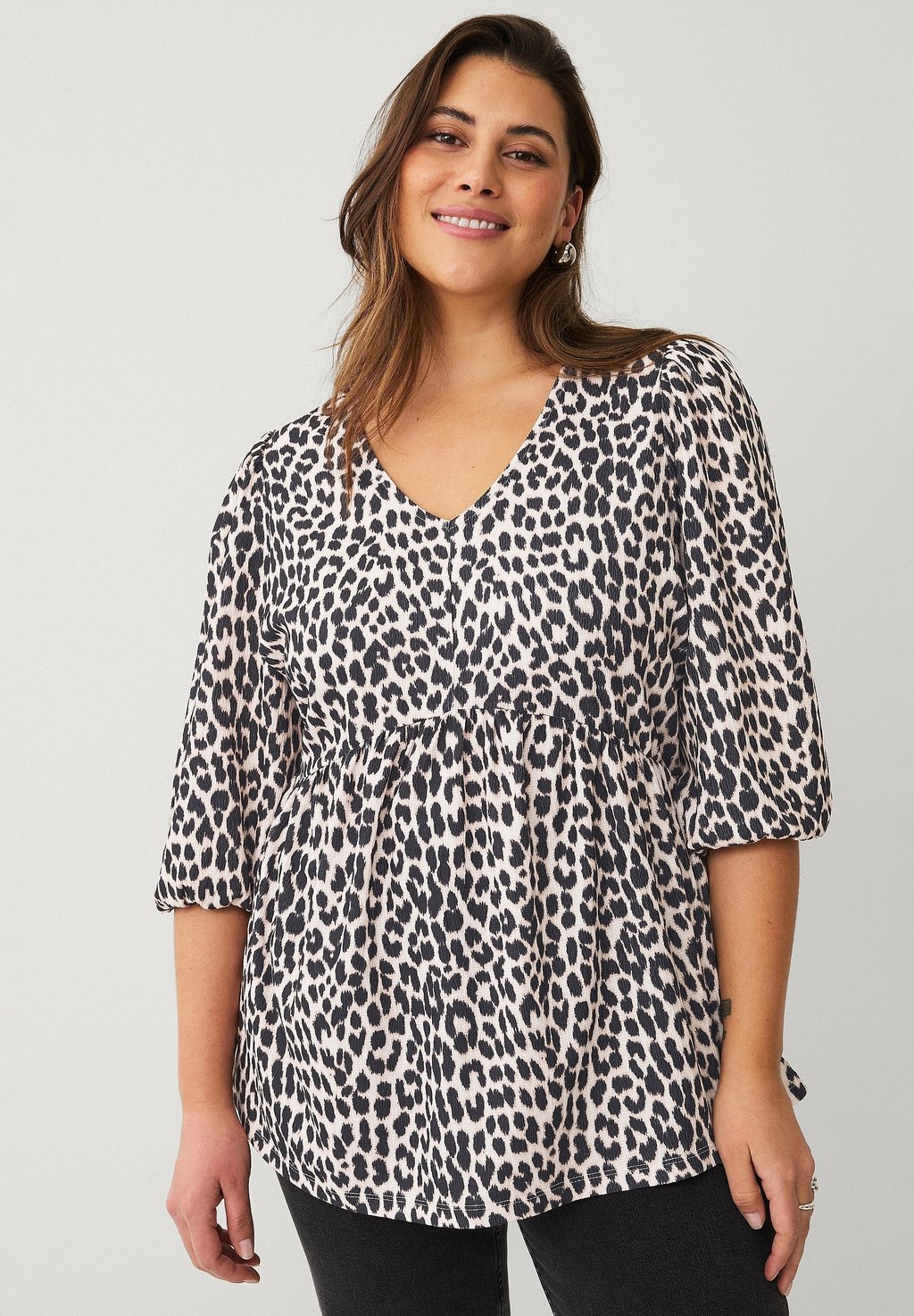 Блуза Ellos Plus collection, черный 
Блуза Ellos Plus collection, черный