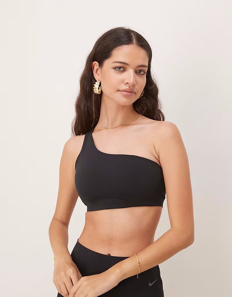 Мягкий асимметричный спортивный бюстгальтер с легкой поддержкой Nike Training Zenvy D-FIT черного цвета
Мягкий асимметричный спортивный бюстгальтер с легкой поддержкой Nike Training Zenvy D-FIT черного цвета