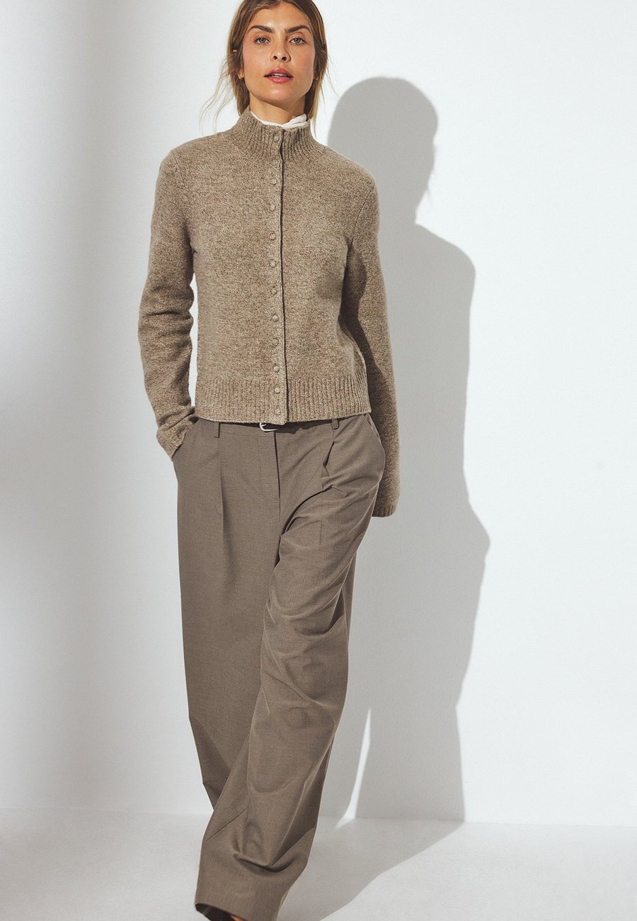 Кардиган NA-KD Cardigan, Brown
Кардиган NA-KD Cardigan, Brown