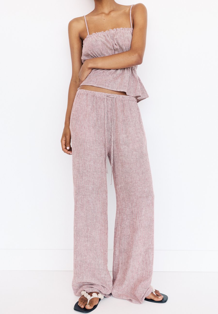 Брюки PULL&BEAR RUSTIC JOGGER, Bordeaux
Брюки PULL&BEAR RUSTIC JOGGER, Bordeaux