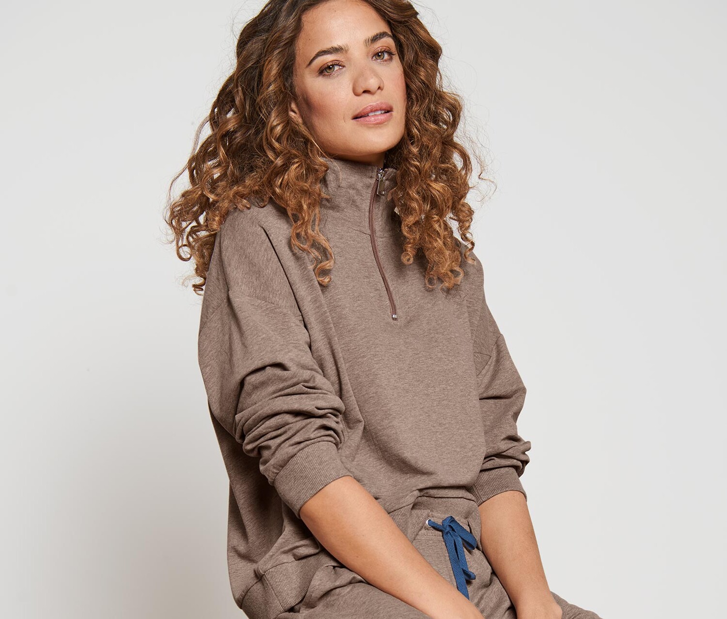 Свитер для домашней одежды Tchibo, ириска
Свитер для домашней одежды Tchibo, ириска