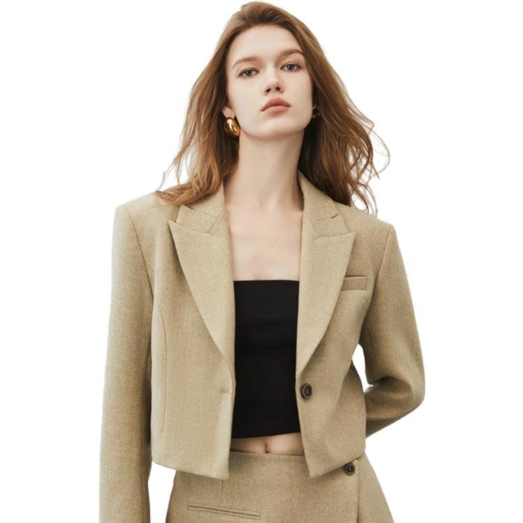 ELLE Костюм деловой женский с умеренным воротником
ELLE Костюм деловой женский с умеренным воротником