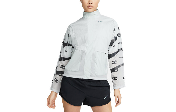 Куртка женская светло-серебристая Nike
Куртка женская светло-серебристая Nike