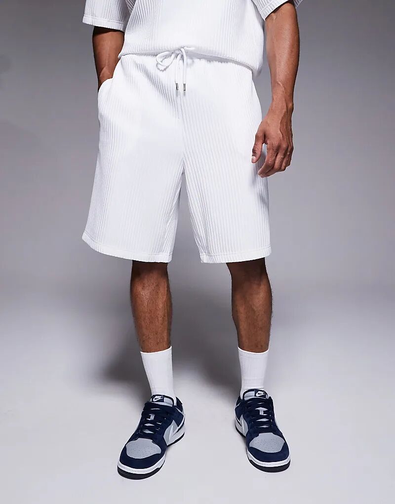 Короткие бермуды River Island plisse белого цвета
Короткие бермуды River Island plisse белого цвета