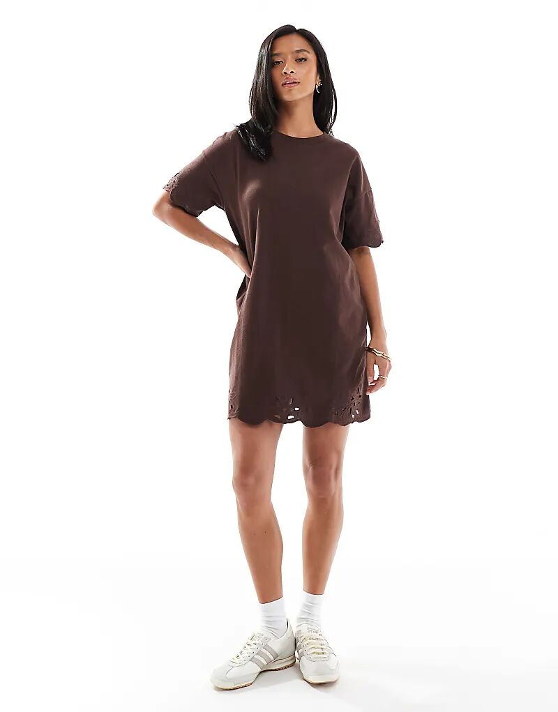 Футболка Miss Selfridge Petite с ажурным подолом шоколадного цвета
Футболка Miss Selfridge Petite с ажурным подолом шоколадного цвета