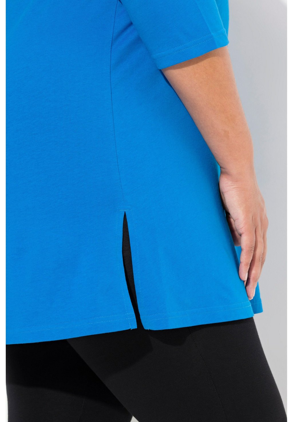 Топ с длинными рукавами COL V MANCHES 3/4 Ulla Popken, синий
Топ с длинными рукавами COL V MANCHES 3/4 Ulla Popken, синий