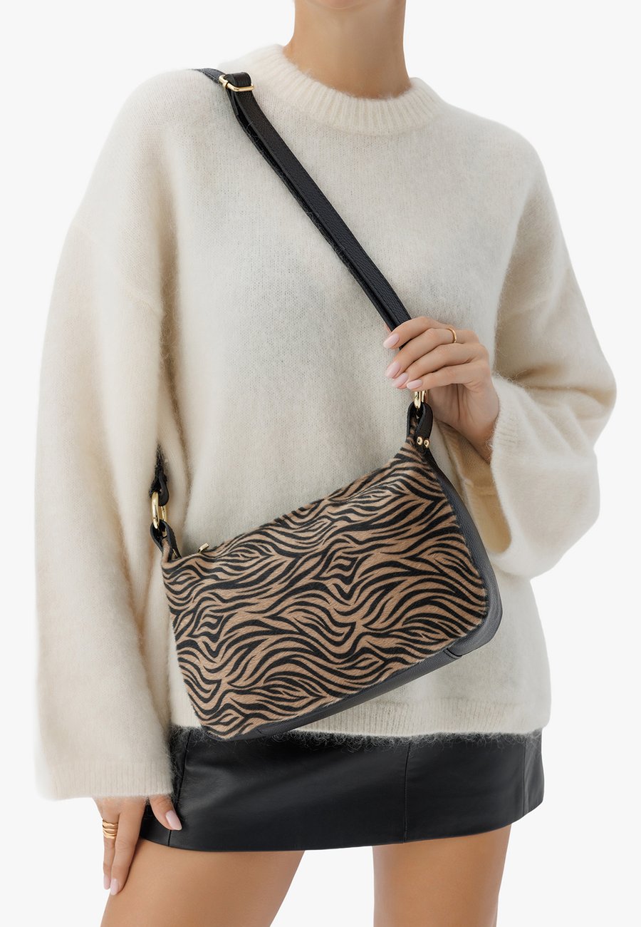 Сумка кросс-боди RYŁKO Cross body bag, Multicolor/Mottled Light Brown
Сумка кросс-боди RYŁKO Cross body bag, Multicolor/Mottled Light Brown