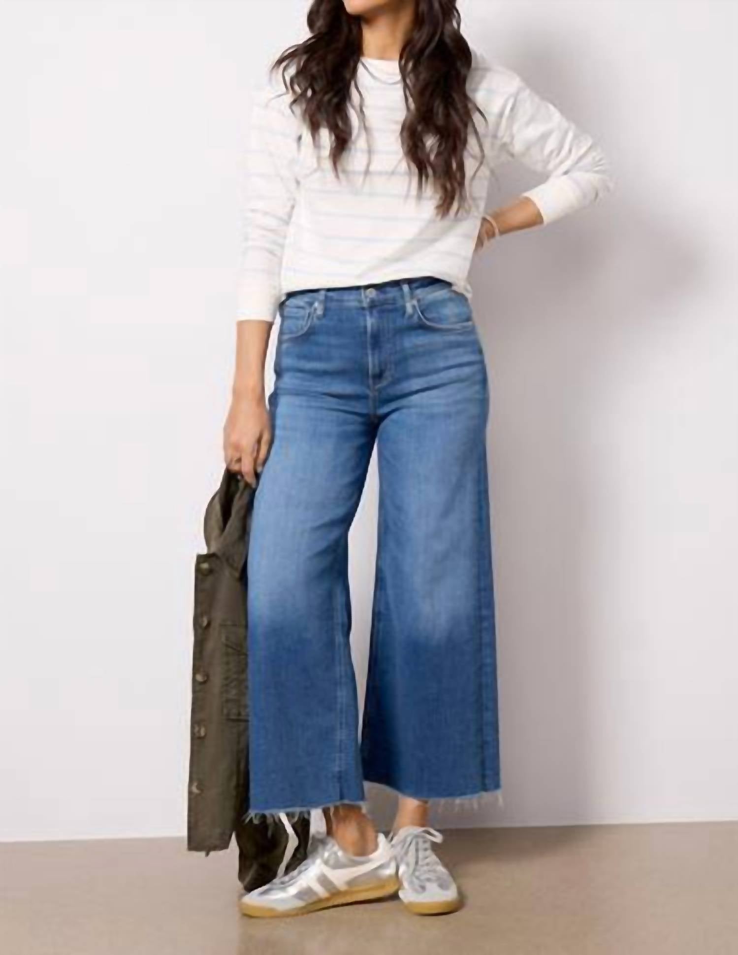 Лира Уайд Лег Кроп Джинсы в цвете эмбри Citizens of Humanity, Ambry
Лира Уайд Лег Кроп Джинсы в цвете эмбри Citizens of Humanity, Ambry