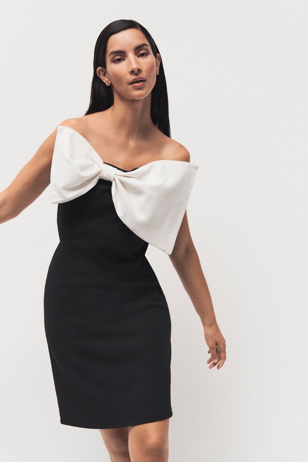 Мини-Платье с бантом и вырезом-бандо Next, черный
Мини-Платье с бантом и вырезом-бандо Next, черный