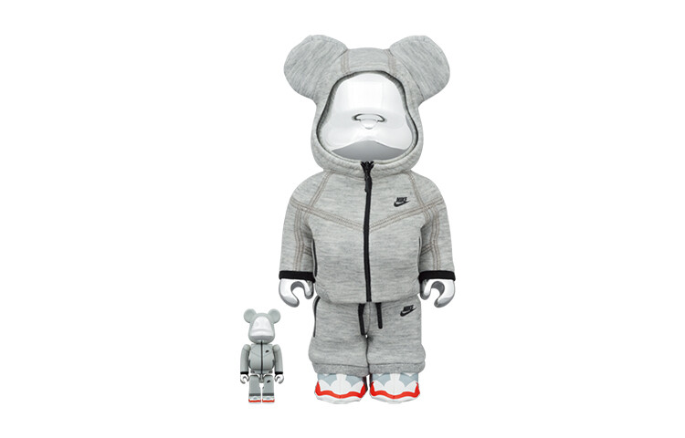 Виниловая фигурка BE@RBRICK NIKE TECH FLEECE N98, 30 см + 7 см 
Виниловая фигурка BE@RBRICK NIKE TECH FLEECE N98, 30 см + 7 см