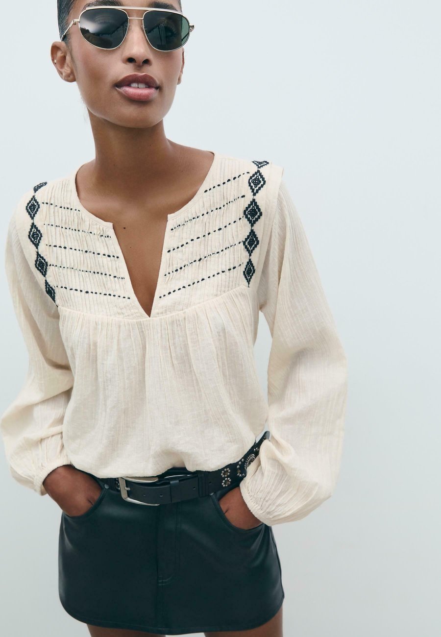 Блуза Stradivarius Blouse, White
Блуза Stradivarius Blouse, White