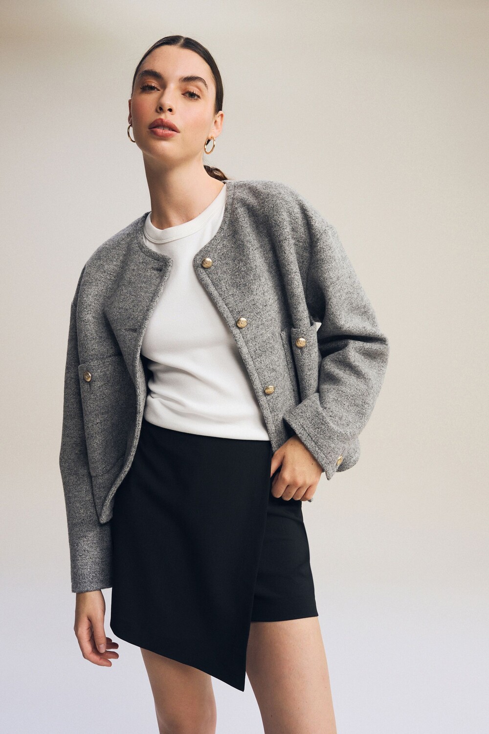 Приталенные шорты-юбка стрейч Next, черный 
Приталенные шорты-юбка стрейч Next, черный