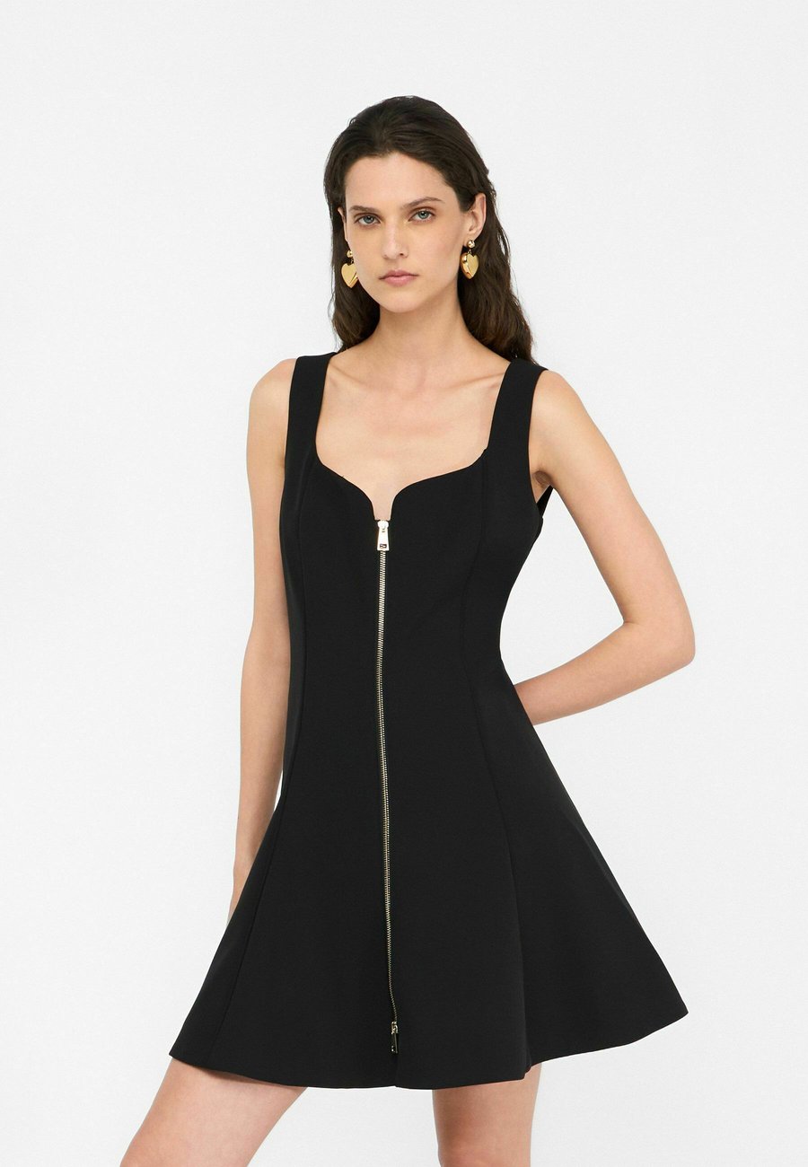Платье LIU JO SHORT WITH ZIP, Black
Платье LIU JO SHORT WITH ZIP, Black