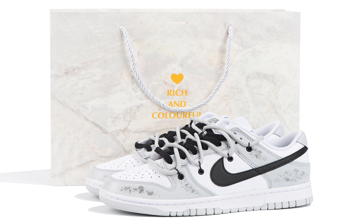 Кроссовки Nike Dunk Skateboarding Shoes Men Low-top White/Black, серый/черный/белый
Кроссовки Nike Dunk Skateboarding Shoes Men Low-top White/Black, серый/черный/белый