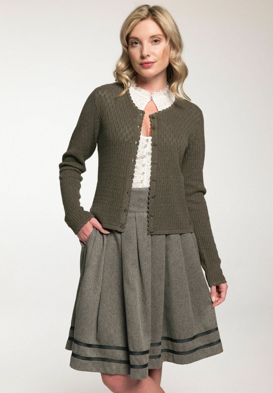 Кардиган Spieth & Wensky GERTRUD, Dunkelgrün/Dark Green
Кардиган Spieth & Wensky GERTRUD, Dunkelgrün/Dark Green