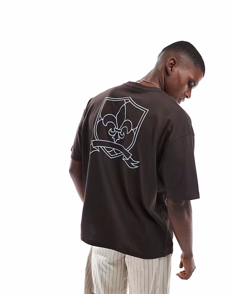 Футболка оверсайз ASOS DESIGN с университетской вышивкой темно-коричневого цвета
Футболка оверсайз ASOS DESIGN с университетской вышивкой темно-коричневого цвета
