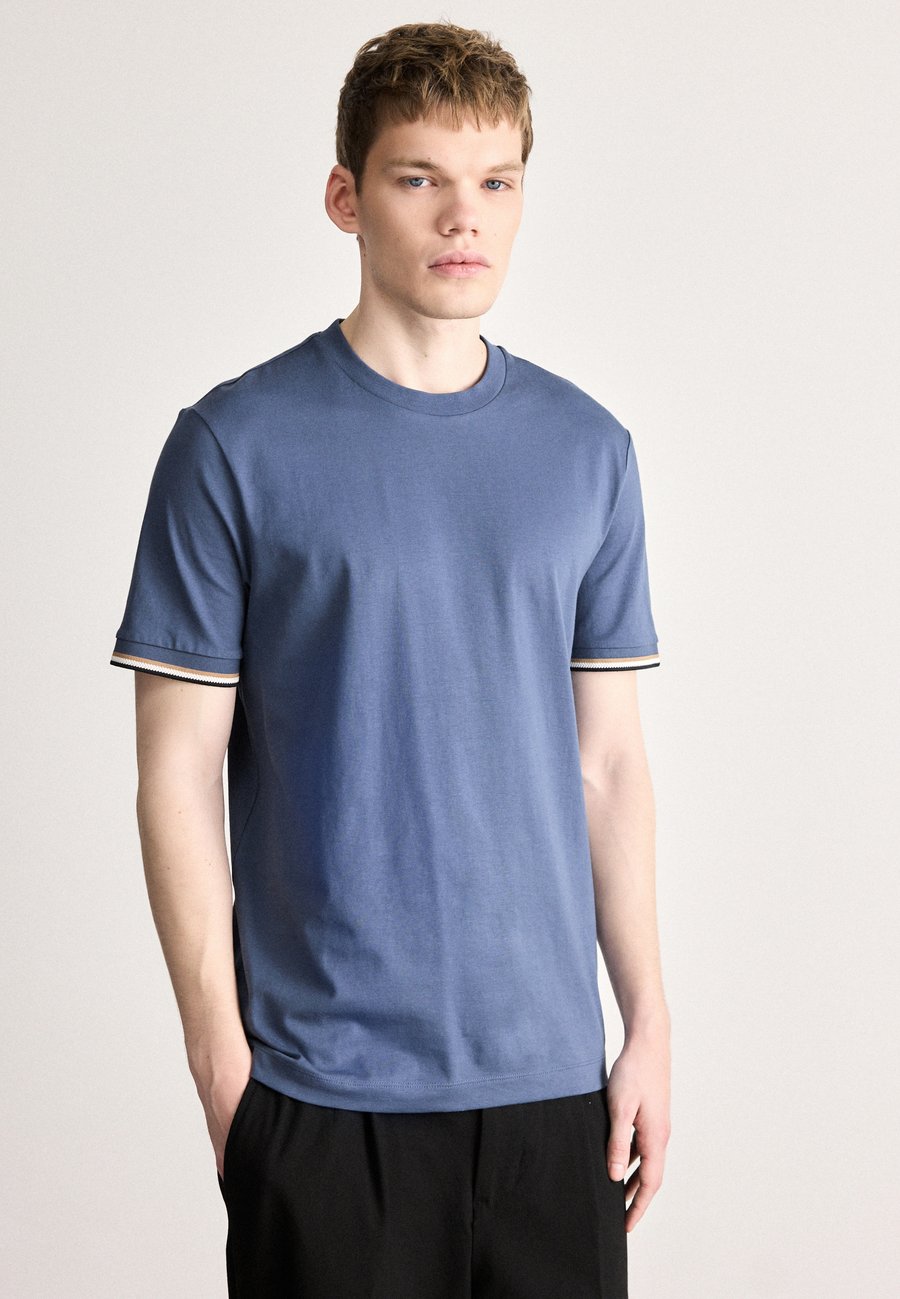 Футболка BOSS THOMPSON, Open Blue/Blue, Синий, Футболка BOSS THOMPSON, Open Blue/Blue
Футболка BOSS THOMPSON, Open Blue/Blue, Синий, Футболка BOSS THOMPSON, Open Blue/Blue