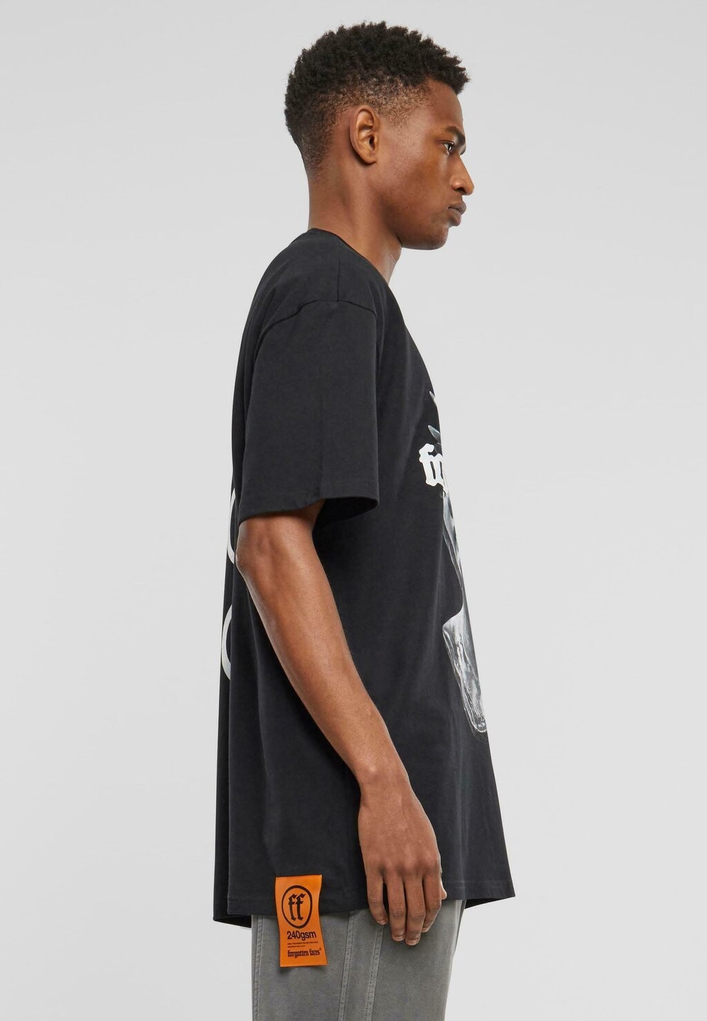 Футболка с принтом Fading Logo Statue Forgotten Faces, черная
Футболка с принтом Fading Logo Statue Forgotten Faces, черная