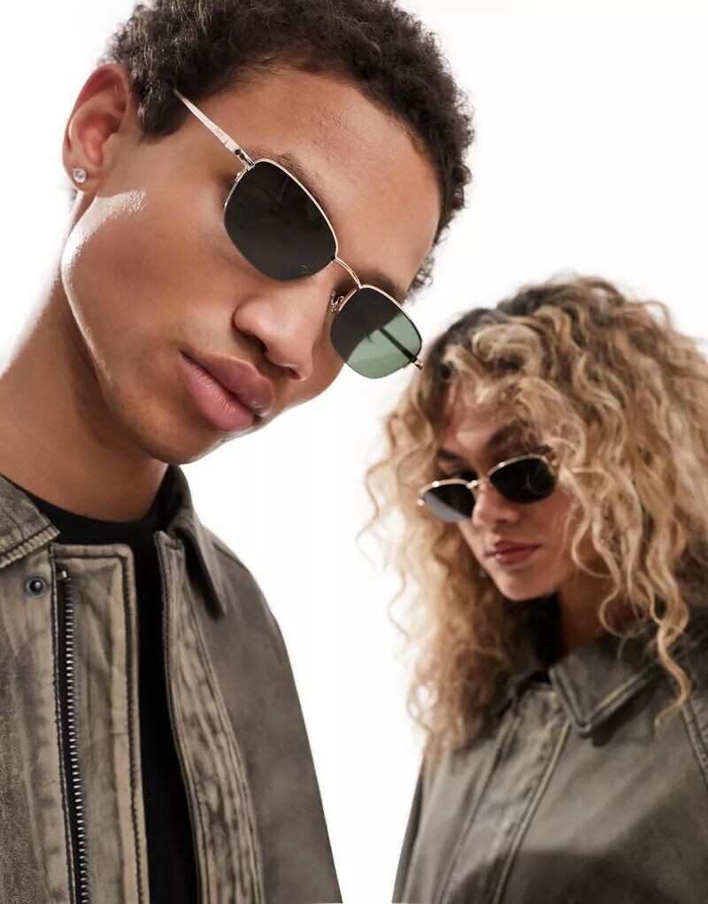 Черные солнцезащитные очки-унисекс в D-образной оправе Reclaimed Vintage
Черные солнцезащитные очки-унисекс в D-образной оправе Reclaimed Vintage