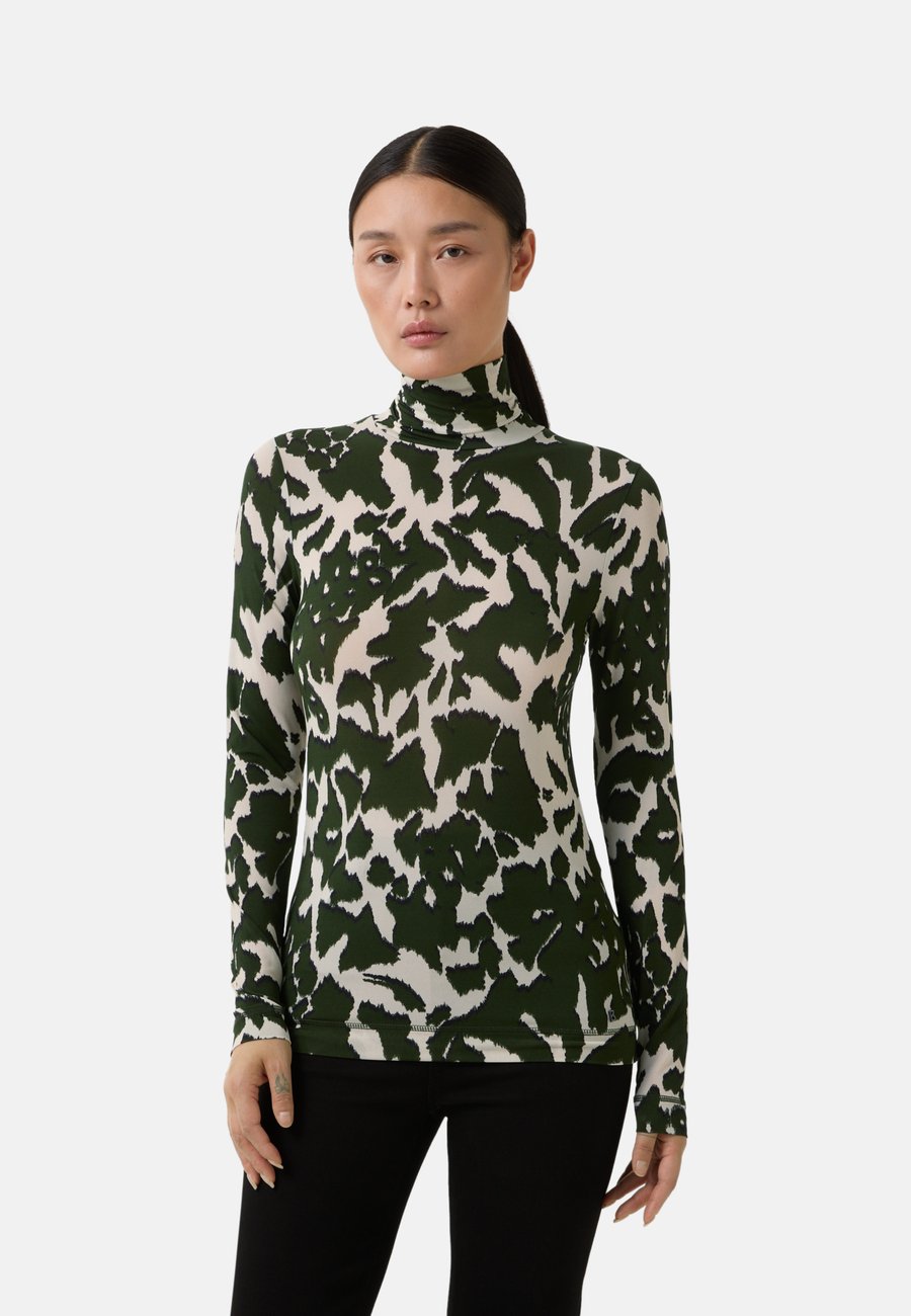 Топ Bogner LONGSLEEVE ANDRIANA , Grün Creme/Green
Топ Bogner LONGSLEEVE ANDRIANA , Grün Creme/Green