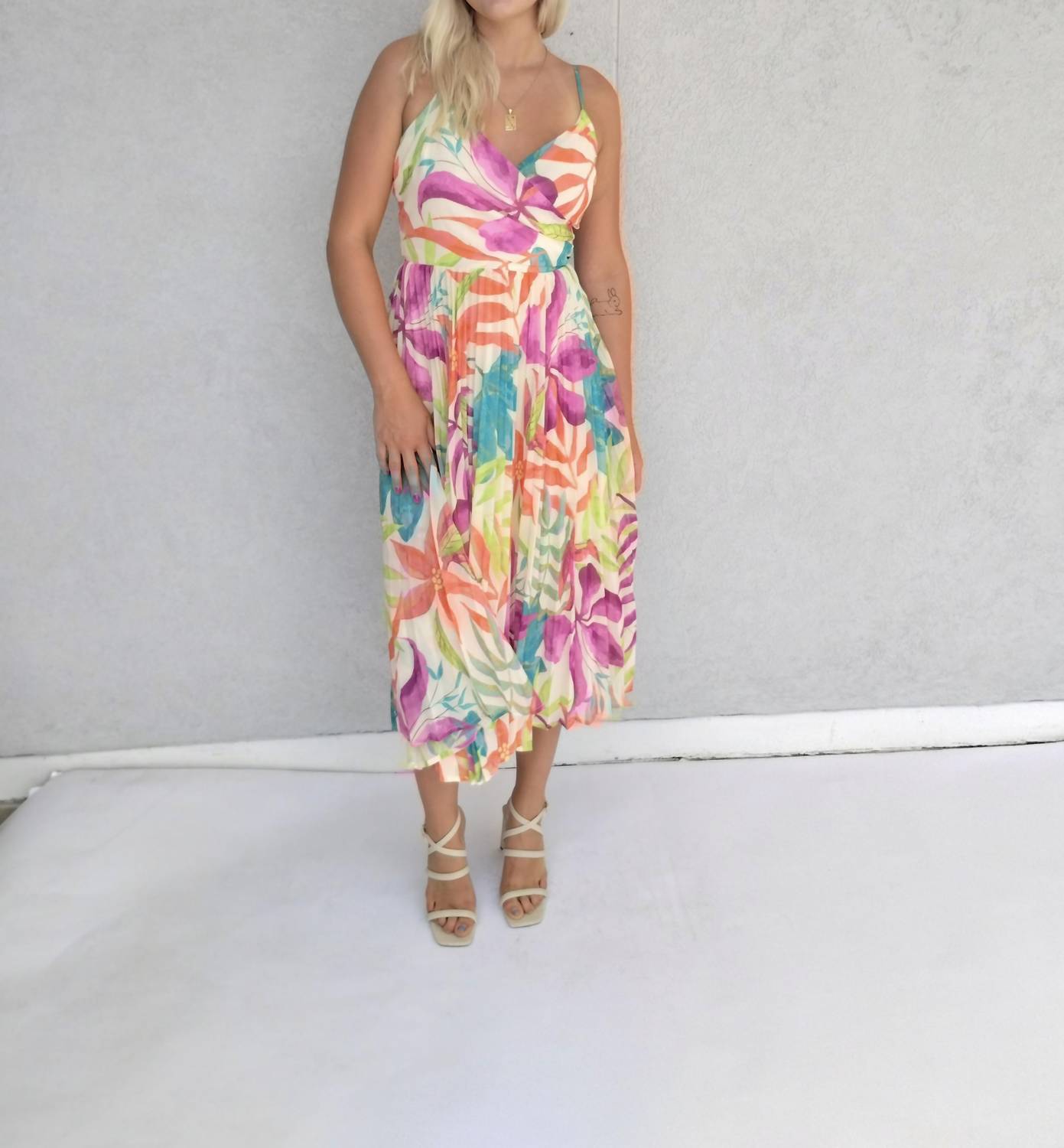 Сарафан с бретельками на спине в разноцветном цвете FLYING TOMATO, мультиколор
Сарафан с бретельками на спине в разноцветном цвете FLYING TOMATO, мультиколор