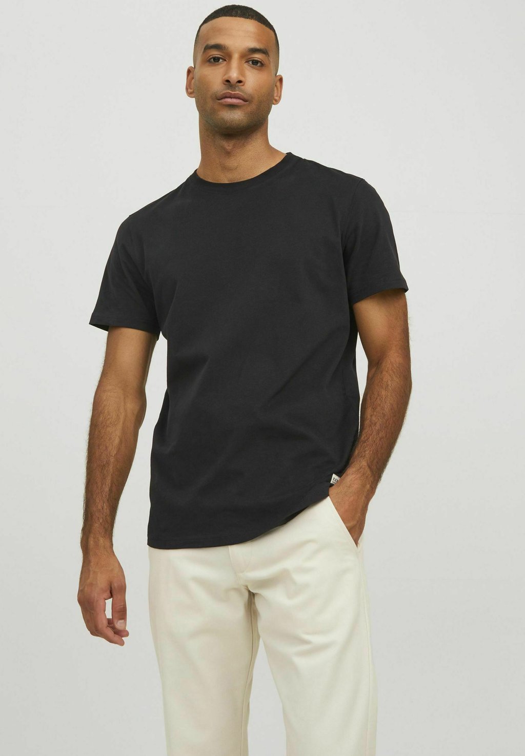 Базовая футболка R.D.D. ROYAL DENIM DIVISION, черный
Базовая футболка R.D.D. ROYAL DENIM DIVISION, черный