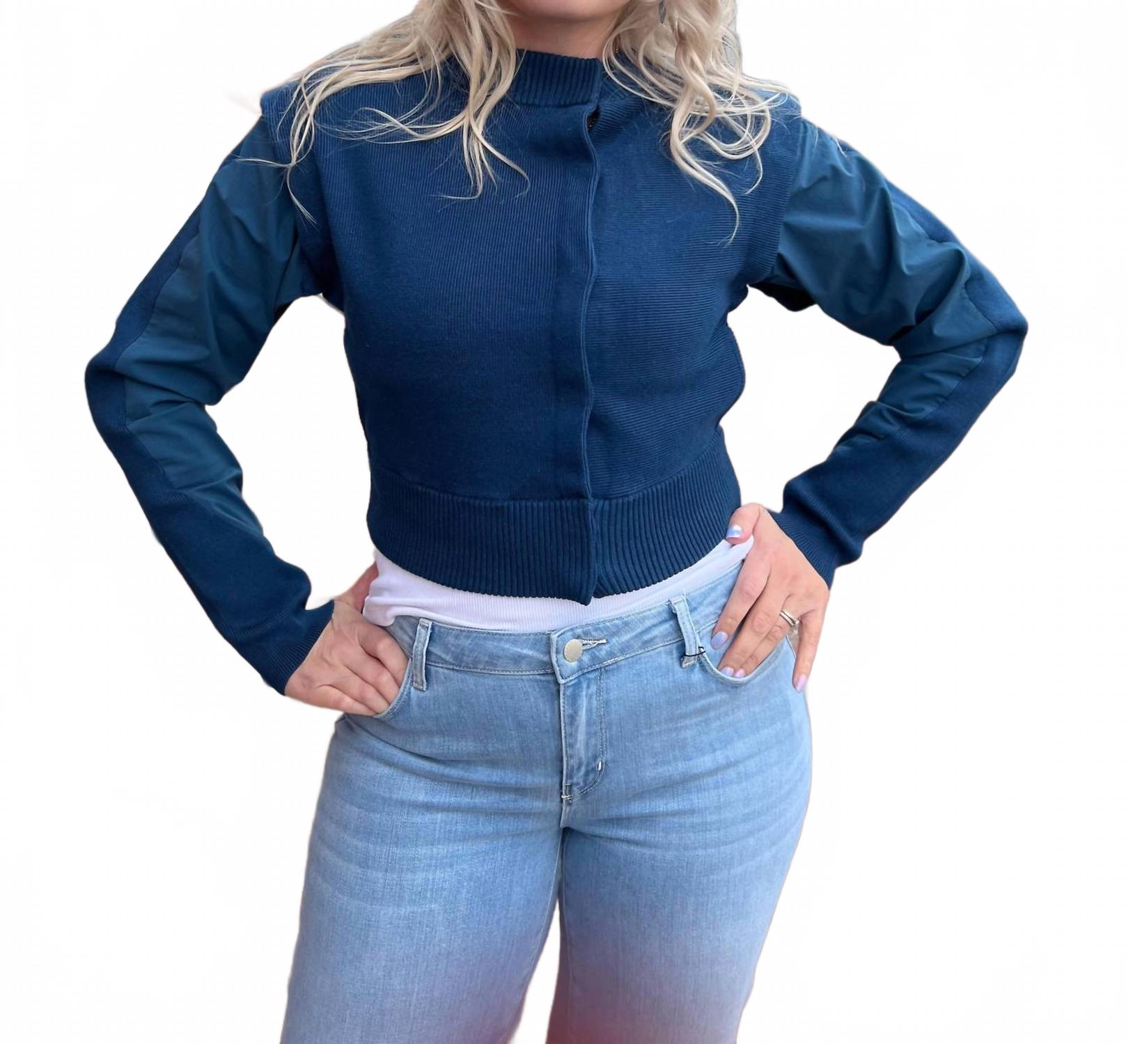 Короткая куртка со съемными рукавами в сапфировом цвете NFP, Sapphire
Короткая куртка со съемными рукавами в сапфировом цвете NFP, Sapphire