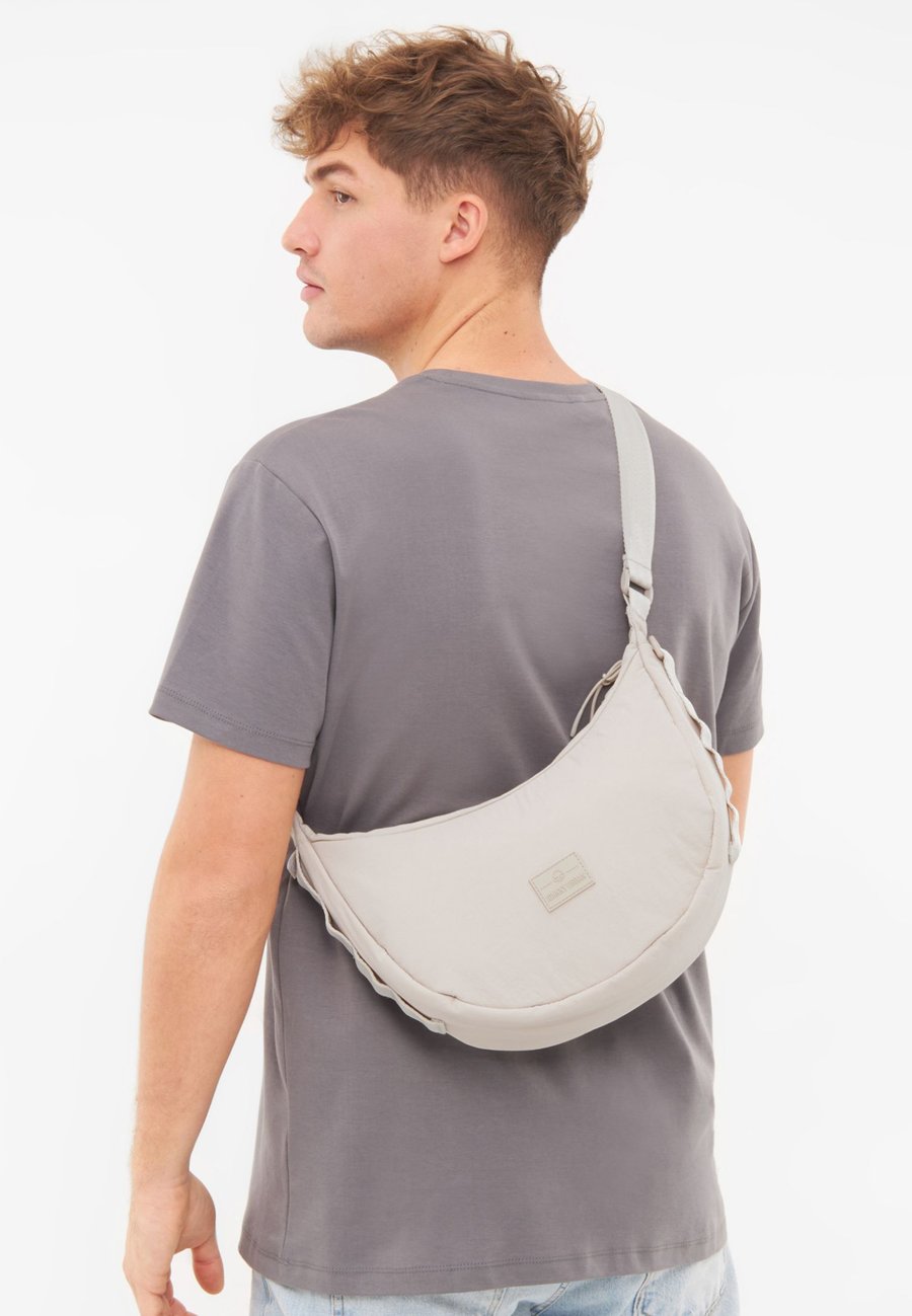 Сумка кросс-боди Johnny Urban KAIA MEDIUM HALF MOON, Sand
Сумка кросс-боди Johnny Urban KAIA MEDIUM HALF MOON, Sand