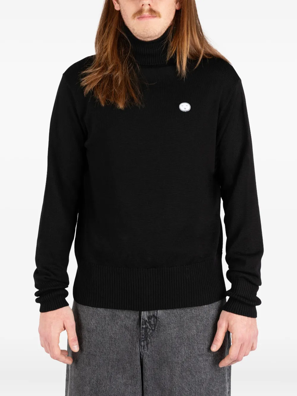 Вышитый свитер с высоким воротом Société Anonyme, черный
Вышитый свитер с высоким воротом Société Anonyme, черный