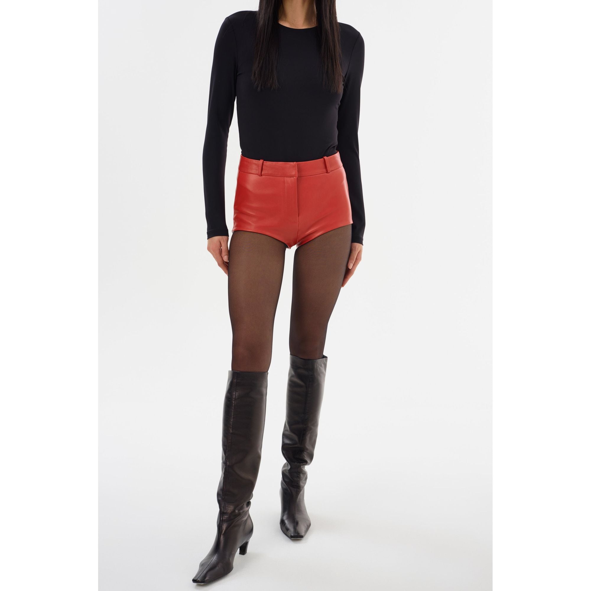 Аннаиз | Кожаные шорты Lamarque, малиновый
Аннаиз | Кожаные шорты Lamarque, малиновый