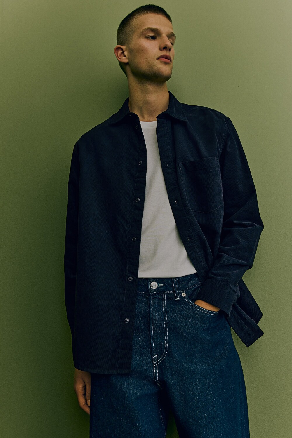 Вельветовая рубашка стандартного кроя H&M, синий
Вельветовая рубашка стандартного кроя H&M, синий