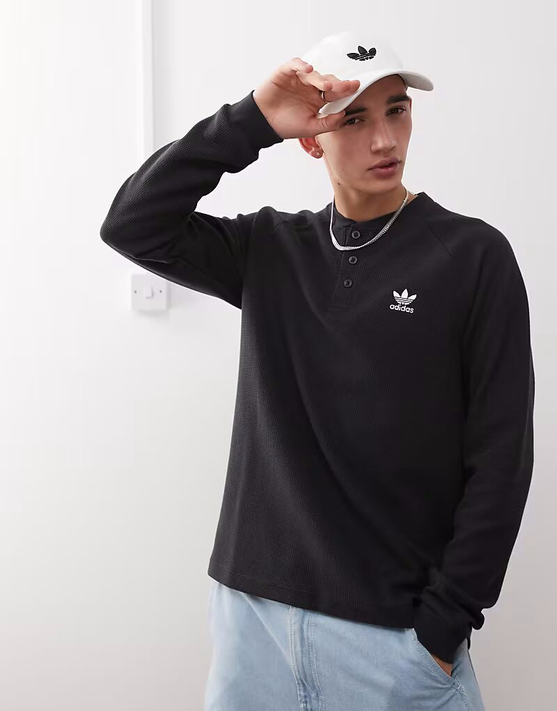 Футболка с длинным рукавом Adidas Originals Trefoil Essentials вафельного цвета черного цвета
Футболка с длинным рукавом Adidas Originals Trefoil Essentials вафельного цвета черного цвета
