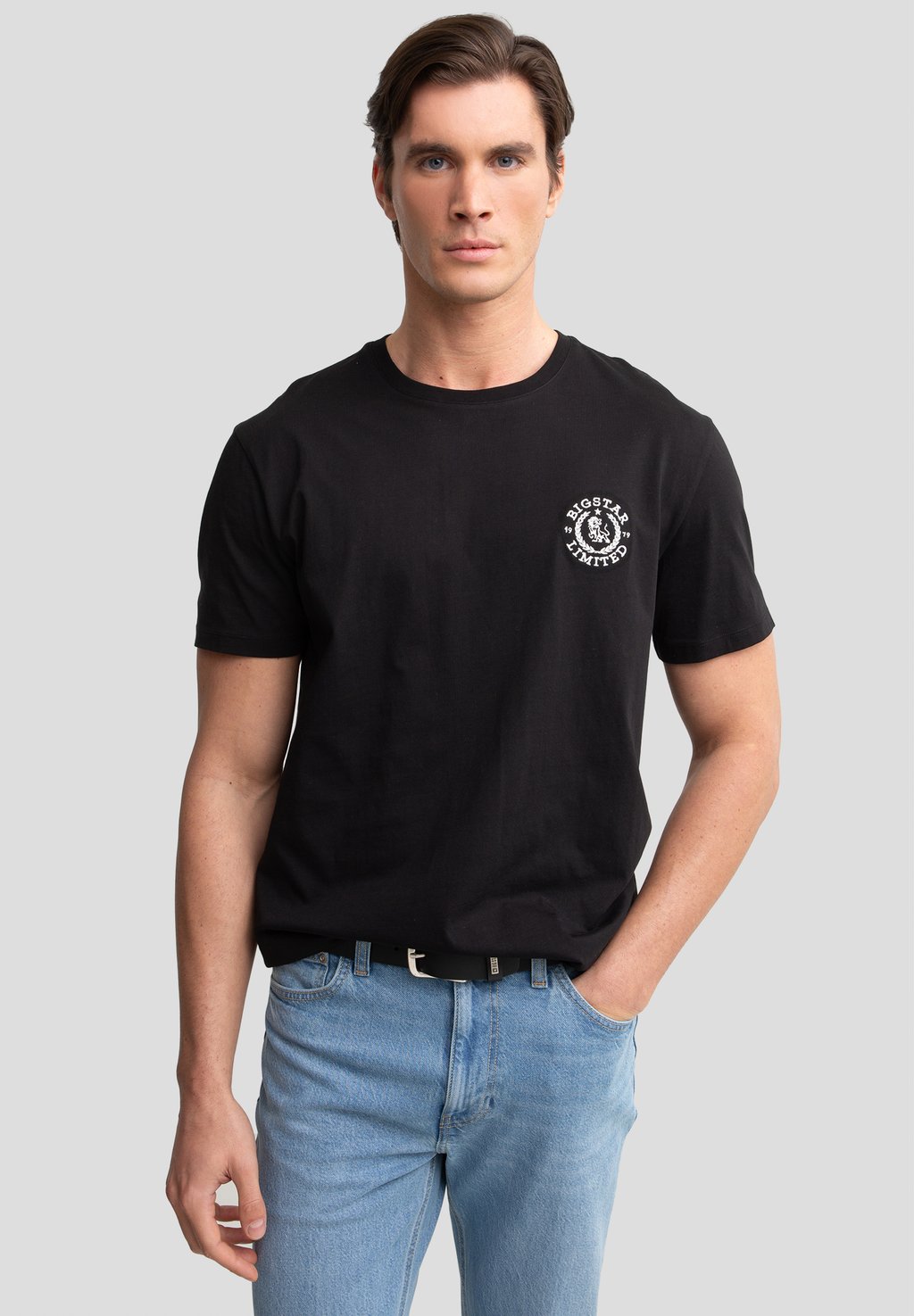 Рубашка с принтом REAGER Big Star, черный
Рубашка с принтом REAGER Big Star, черный