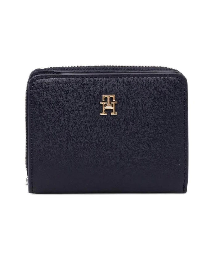 Кошелек на молнии и пуговице из искусственной кожи с внутренними карманами. Tommy Hilfiger, черный
Кошелек на молнии и пуговице из искусственной кожи с внутренними карманами. Tommy Hilfiger, черный