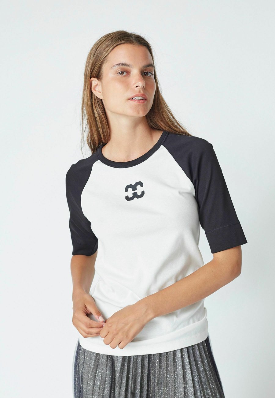 Футболка Co'couture GRANNY BLOCK, Offwhite/Black/Off-White
Футболка Co'couture GRANNY BLOCK, Offwhite/Black/Off-White