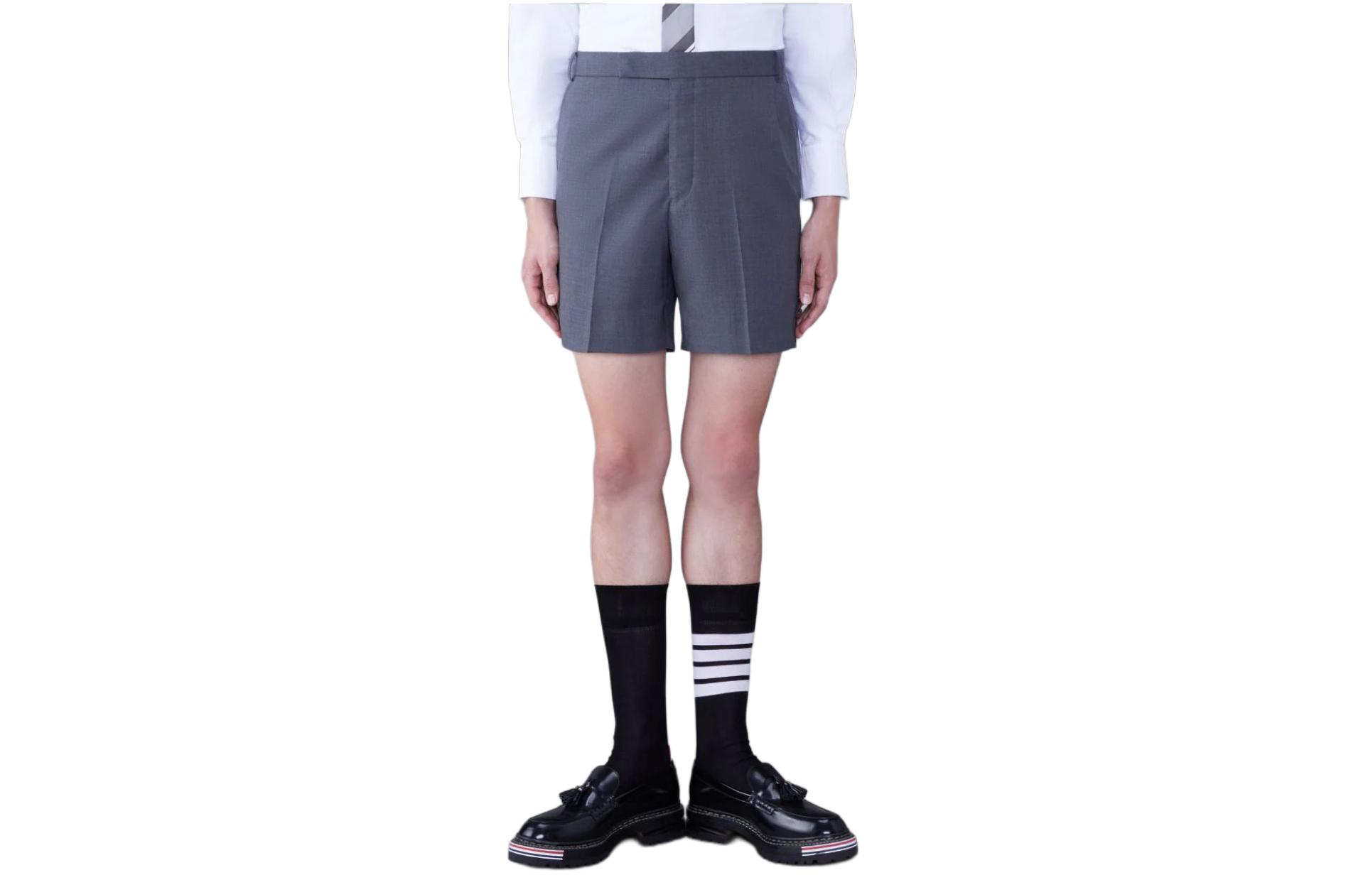 Укороченные шорты зауженного кроя с пуговицами THOM BROWNE, тёмно-серый 
Укороченные шорты зауженного кроя с пуговицами THOM BROWNE, тёмно-серый