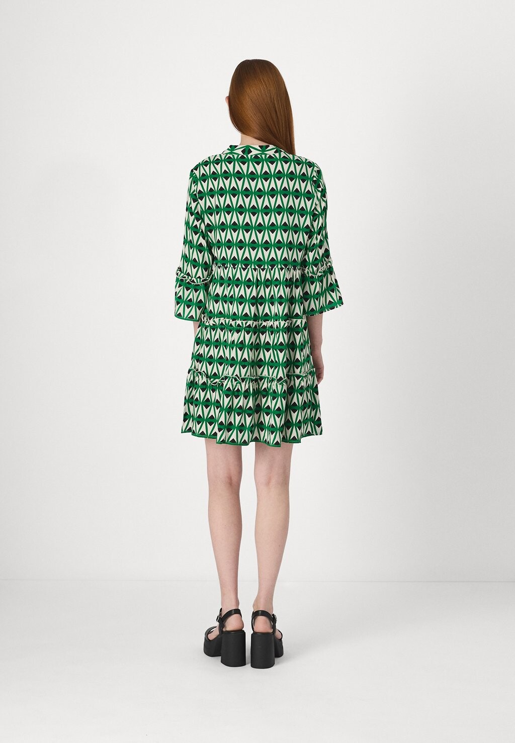 Дневное платье Vmeasy 3/4 Short Vero Moda, черное/зеленое
Дневное платье Vmeasy 3/4 Short Vero Moda, черное/зеленое