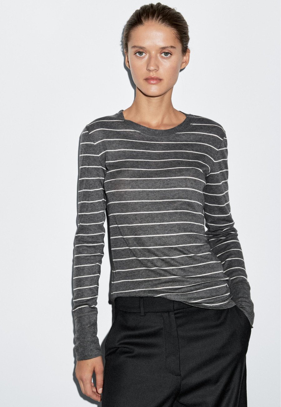 Топ Massimo Dutti STRIPED , Grey
Топ Massimo Dutti STRIPED , Grey