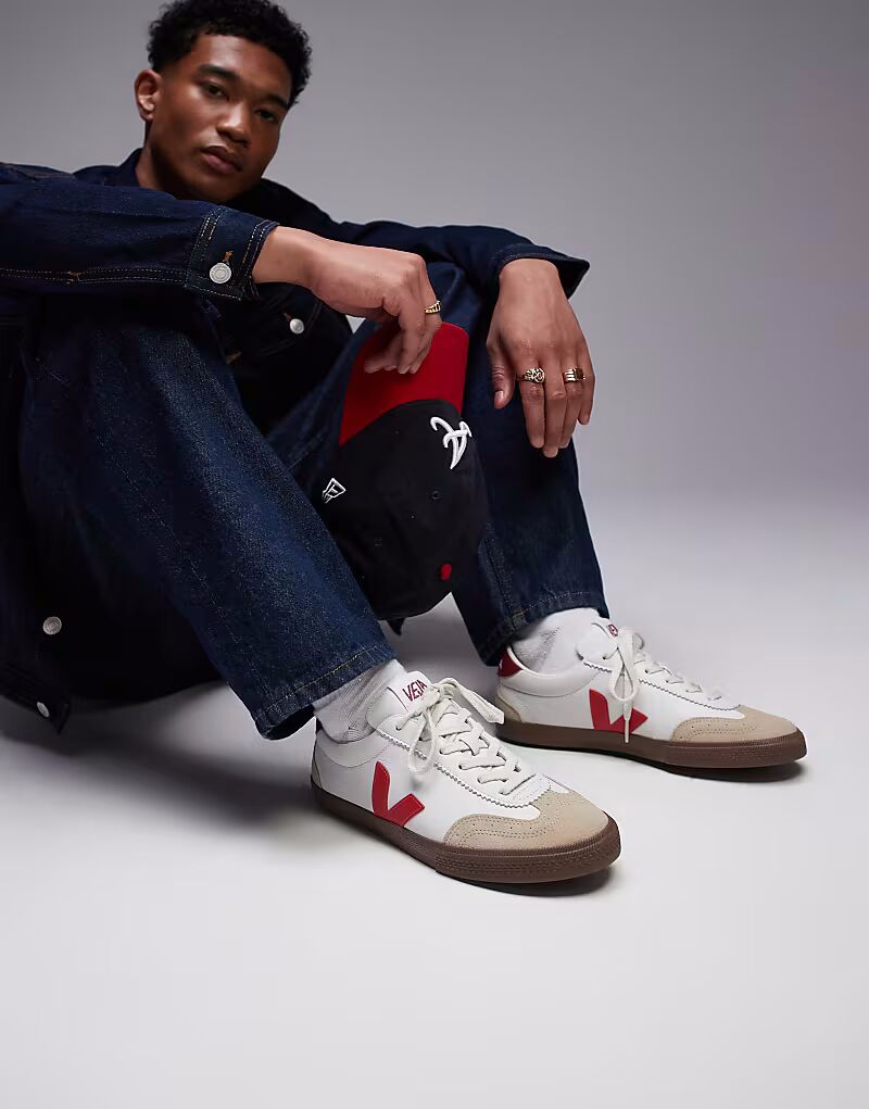 Кроссовки VEJA Volley красного цвета
Кроссовки VEJA Volley красного цвета