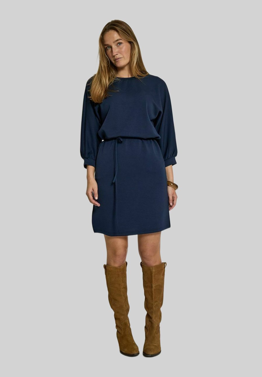 Платье Minus MSNIRA SHORT, Black Iris/Dark Blue
Платье Minus MSNIRA SHORT, Black Iris/Dark Blue