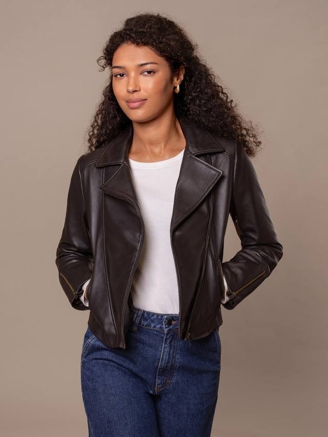 Элегантная кожаная косуха Essential Pure Leather Celtic & Co., Ebony
Элегантная кожаная косуха Essential Pure Leather Celtic & Co., Ebony